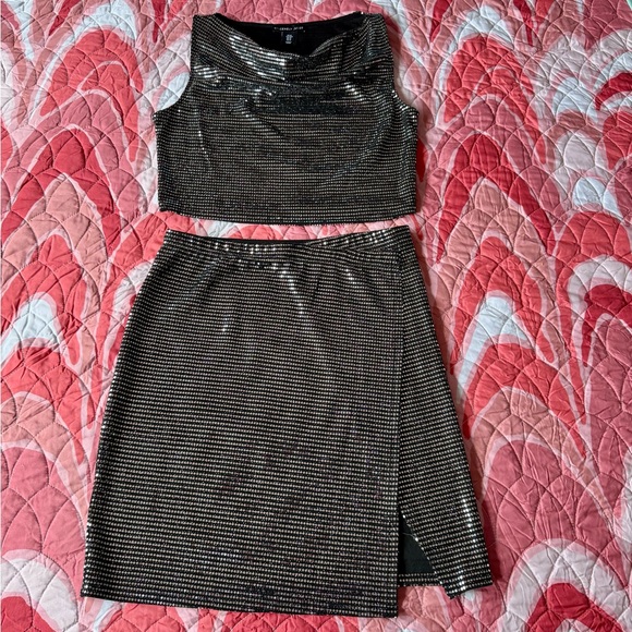 M Sincerely Jules Silver Shimmer Bodycon Two Piece Set - Crop Top and Mini Skirt - Picture 1 of 14